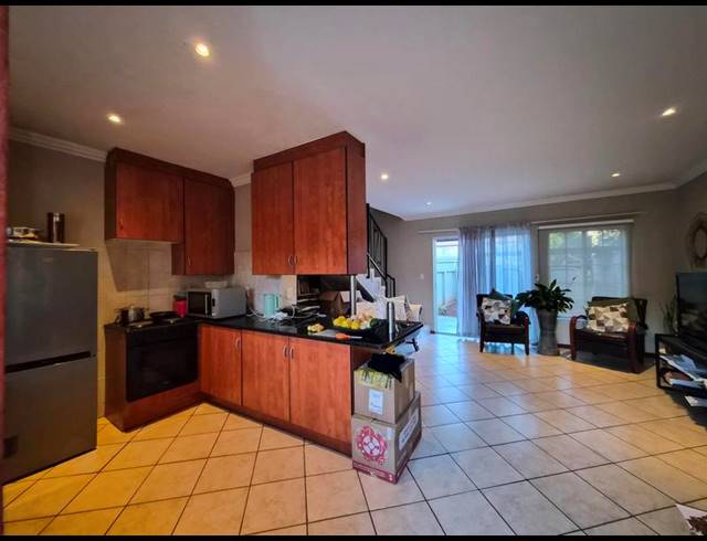 2 BEDROOM PROPERTY TO RENT IN WILLOW PARK MANOR